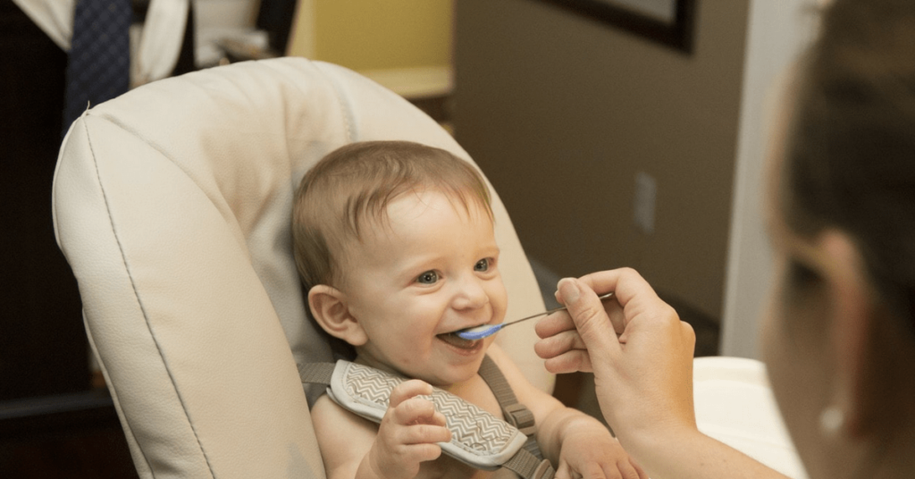 Dieta vegana figli: le scelte di maggior interesse per i figli devono essere prese di comune accordo dai genitori. Ma in caso di disaccordo chi decide? E deve essere preferita la dieta vegana o tradizionale?