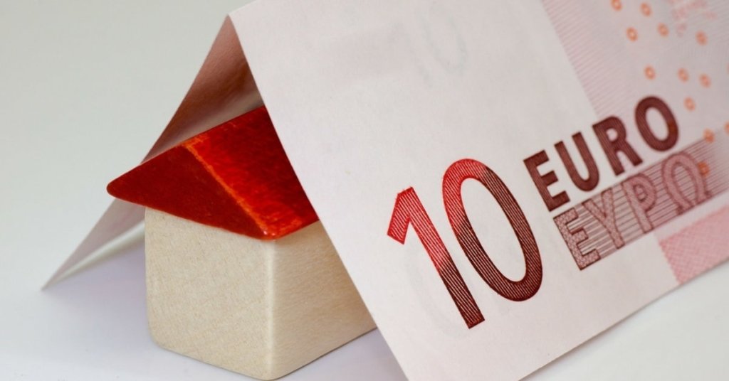 Clausola contratto di locazione legittima se attribuisca al conduttore l’obbligo di farsi carico di ogni tassa, imposta ed onere dei beni locati.